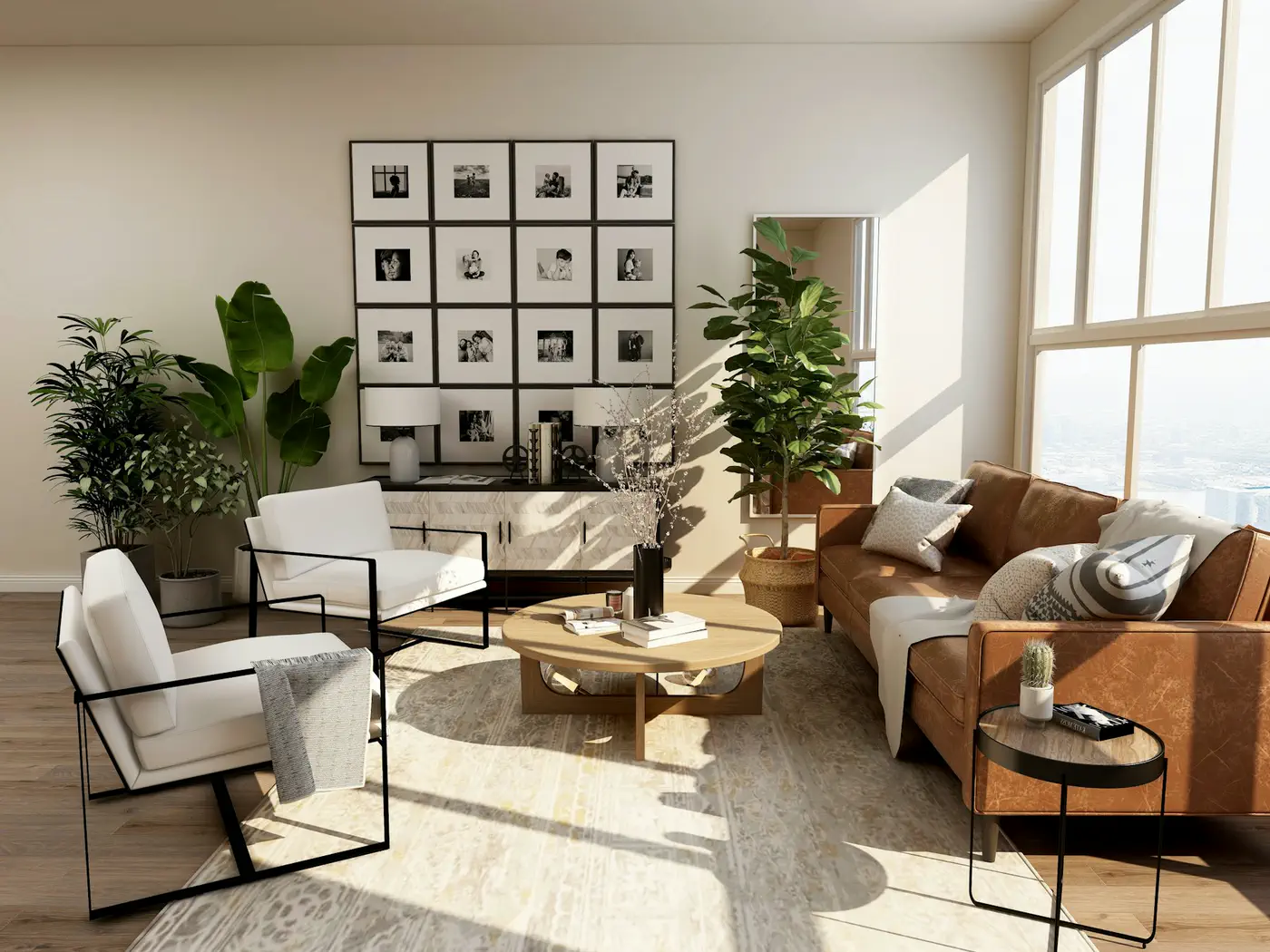 Séjour lumineux, canapé en cuir cognac, fauteuils clairs et mur de cadres